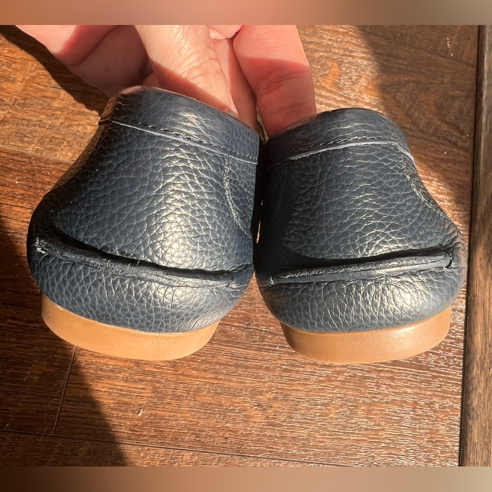 NEVER WORN Kate Spade Carmen Navy Blue Pebbled Leather Loafers Flats 7.5 - Picture 3 of 6
